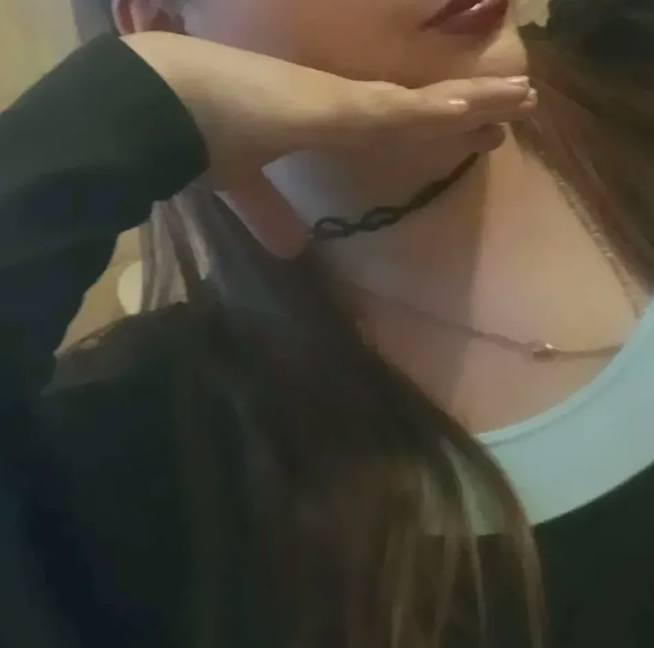Fleur, 28